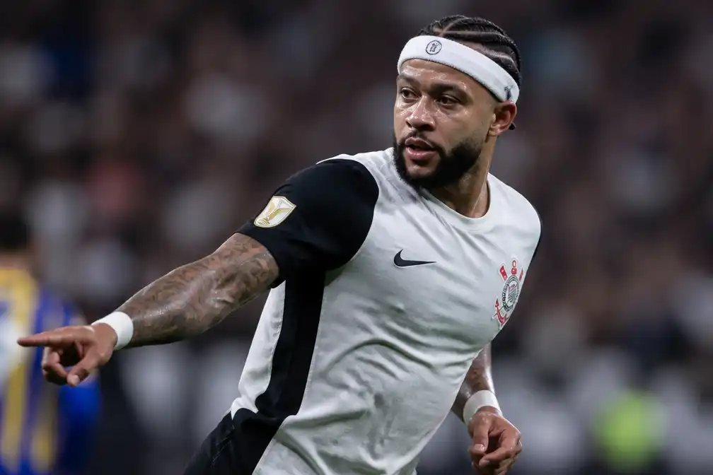 Memphis Depay geeft assist bij winnende goal in rentree voor Corinthians