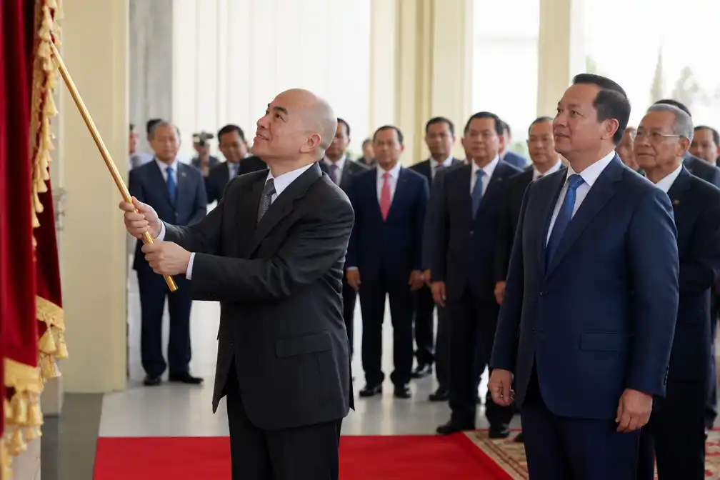 Koning van Cambodja opent nieuw senaatsgebouw 'Solidariteitspaleis' in Phnom Penh