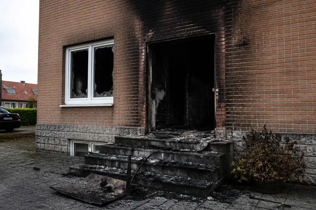 Brandbom maakt woning in Buizingen onbewoonbaar