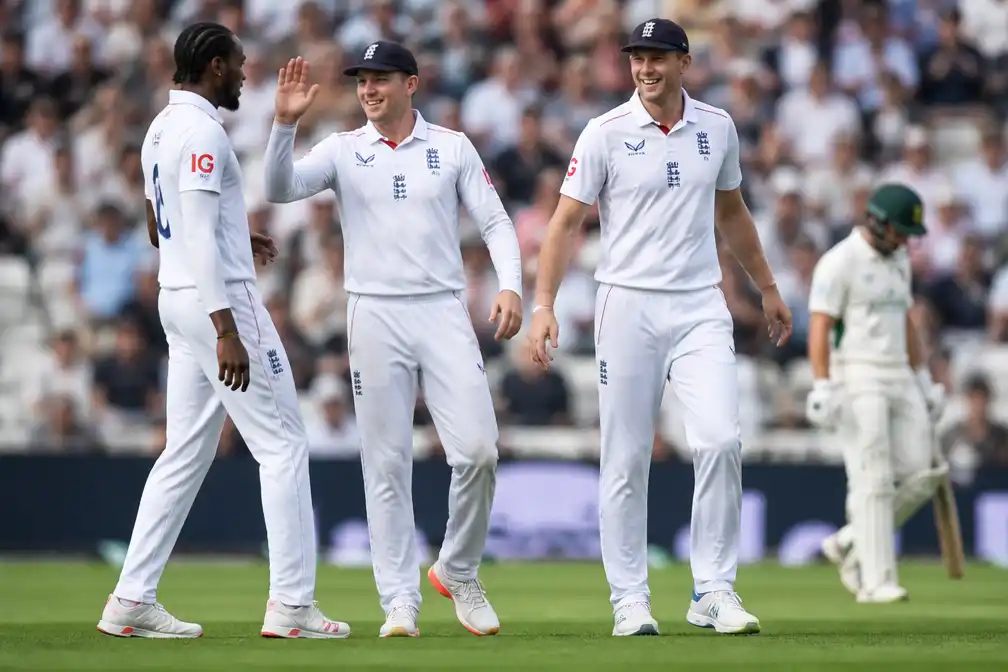 Engeland walst over Pakistan heen in eerste Test op Headingley