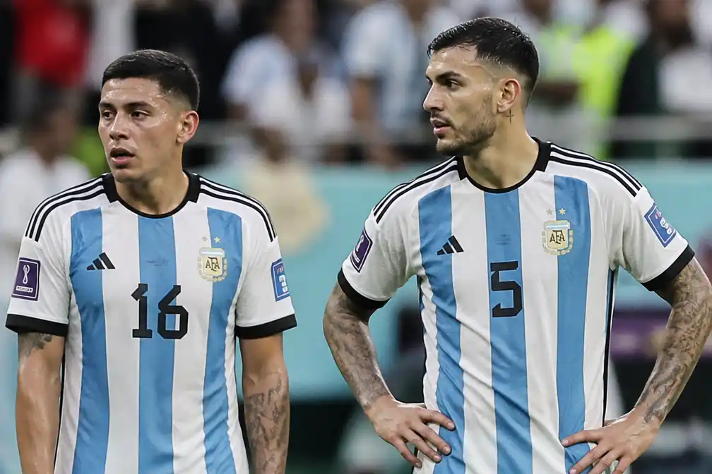 FIFA schorst en beboet Argentijnen Paredes en Molina na wangedrag op WK