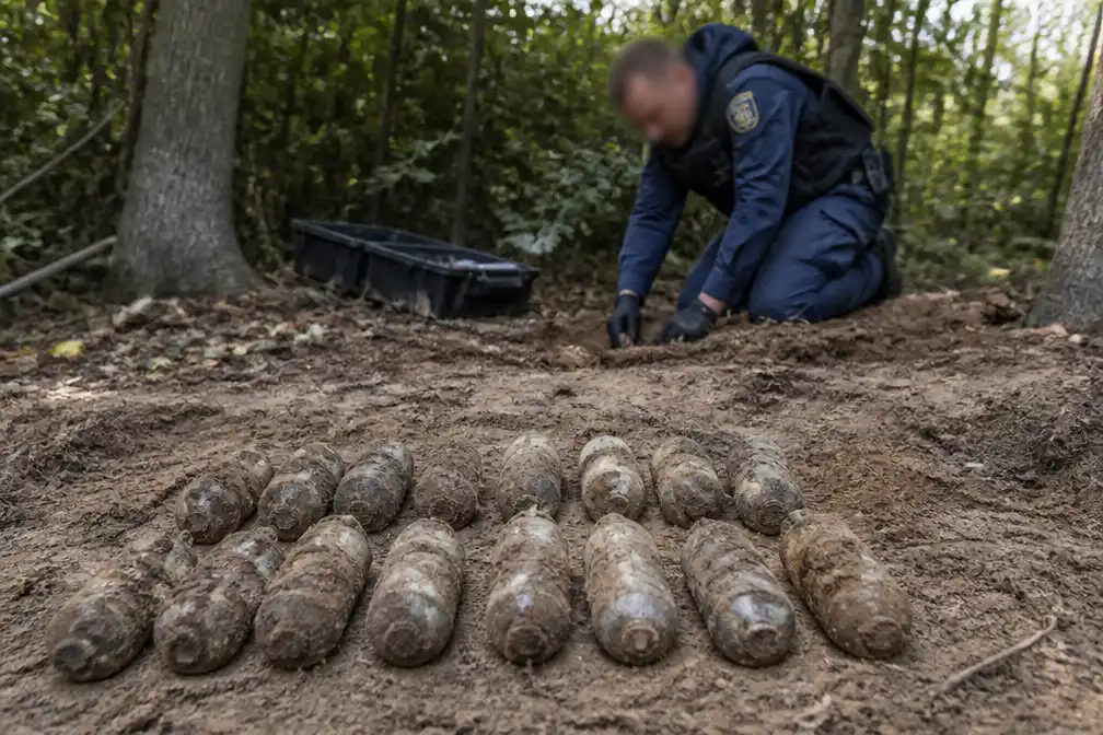 Jongens (10 en 11) vinden zestien WOII-rookgranaten in bos bij school in Best