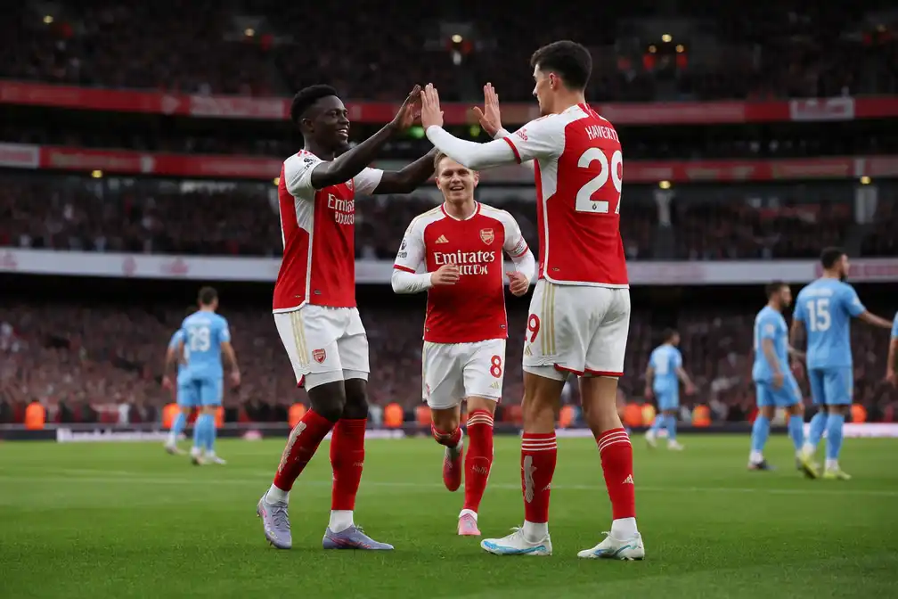 Arsenal begint titelverdediging Premier League met 3-0 zege op Coventry