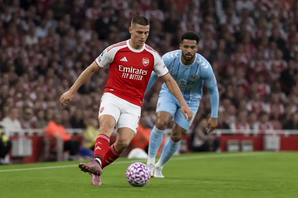 Christos Tzolis schittert bij Arsenal-debuut met assist tegen Coventry