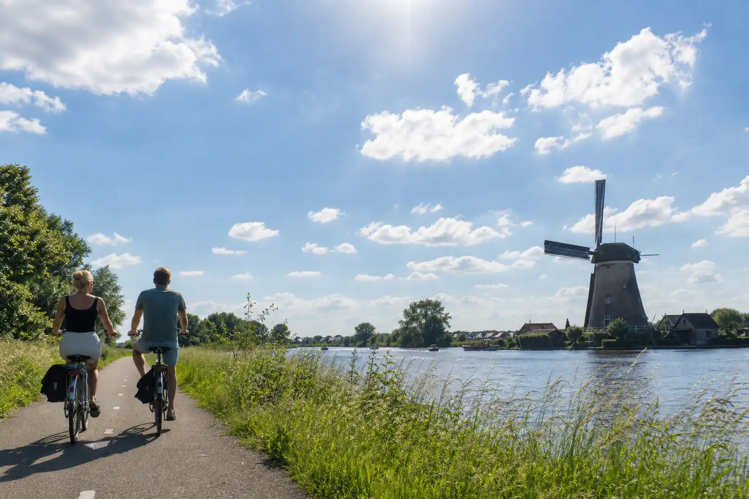 Nederland beleeft nog een warme zaterdag, zondag kans op stevige buien