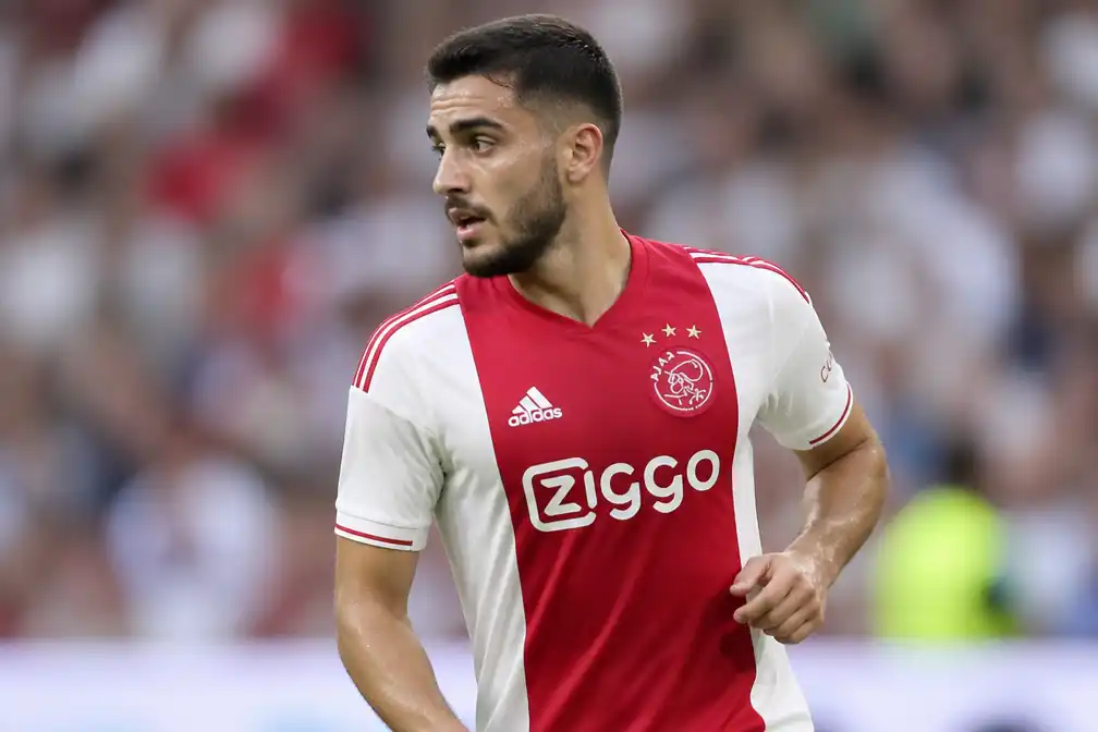 Ajax verhuurt verdediger Josip Šutalo aan Lazio