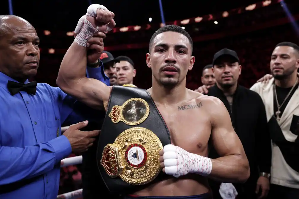 Teófimo López verslaat Rolly Romero en pakt WBA-titel weltergewicht