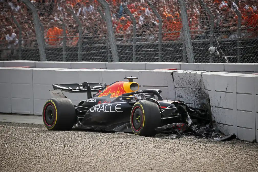 Max Verstappen crasht op Zandvoort bij laatste Dutch GP