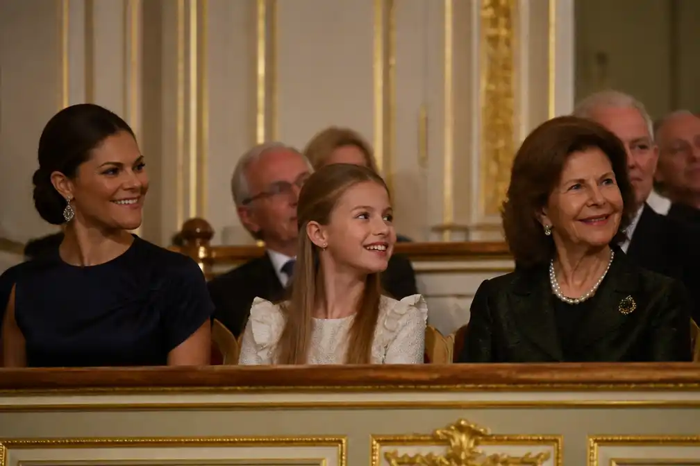 Prinses Estelle verrast bij concert voor koningin Silvia