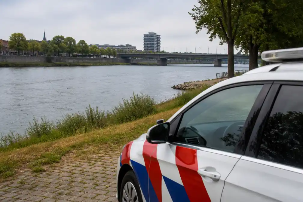 Politie identificeert dood gevonden vrouw bij Maas in Venlo als 40-jarige inwoonster