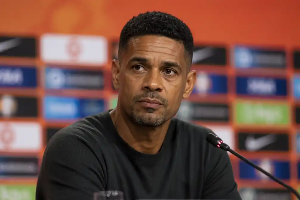 Michael Reiziger reageert na mislopen bondscoachschap Oranje, dat naar Xavi Hernandez ging