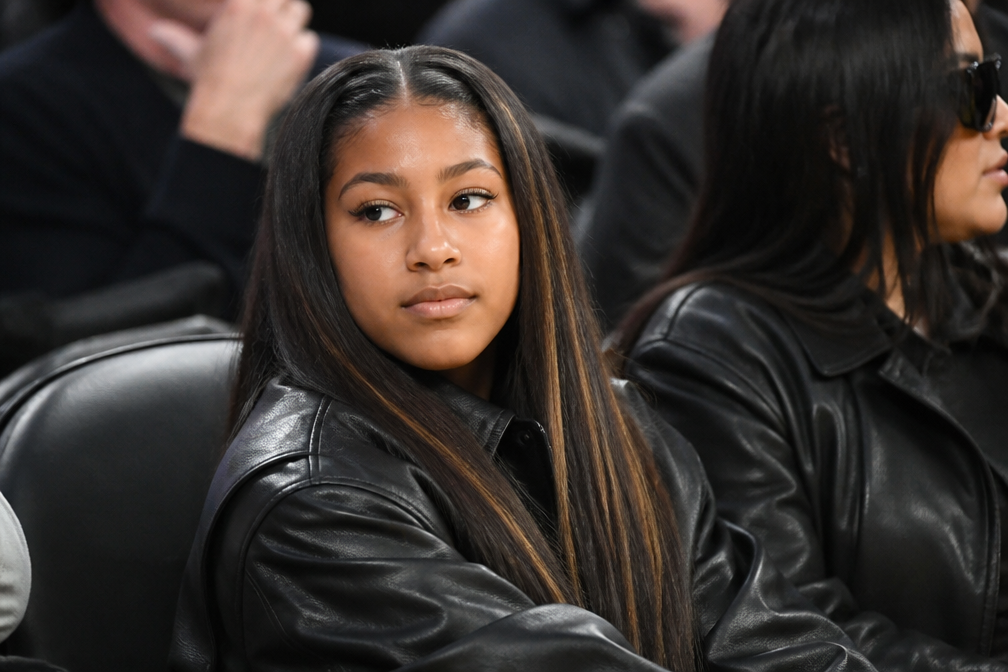 North West (13) wil 'normale job' als barista bij Starbucks
