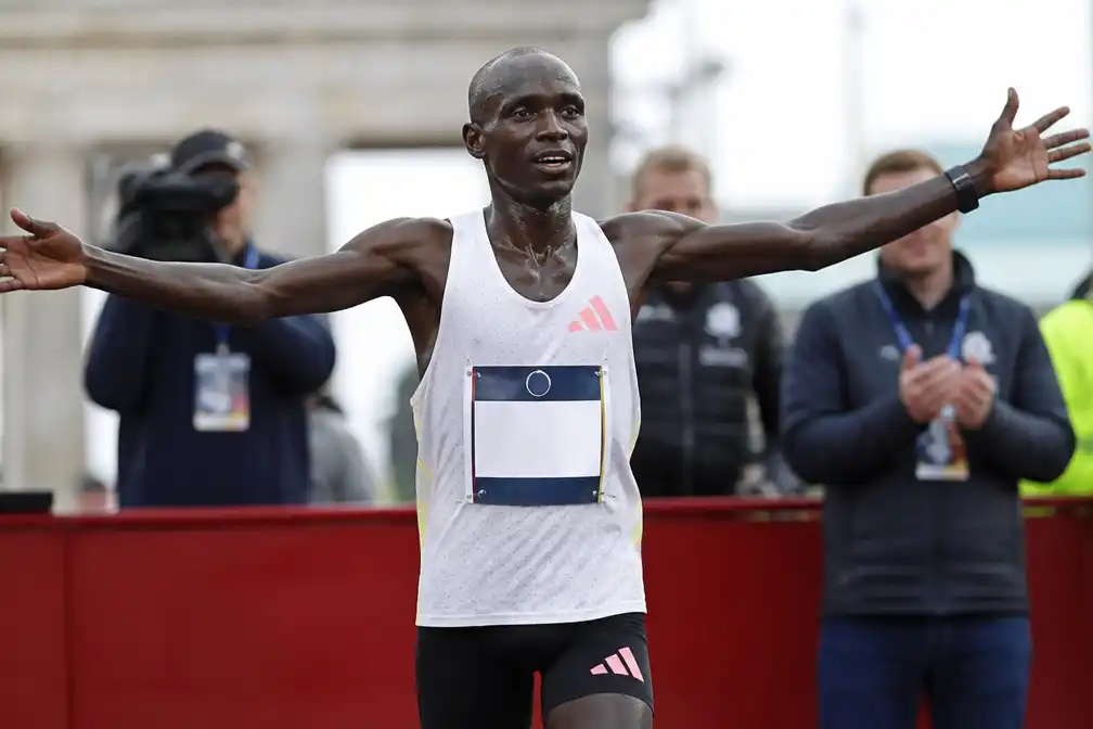 Wereldrecordhouder Sawe haakt af voor marathon van Berlijn