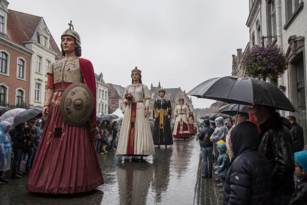 Dendermonde kopt route reuzenommegang Katuit in door weer