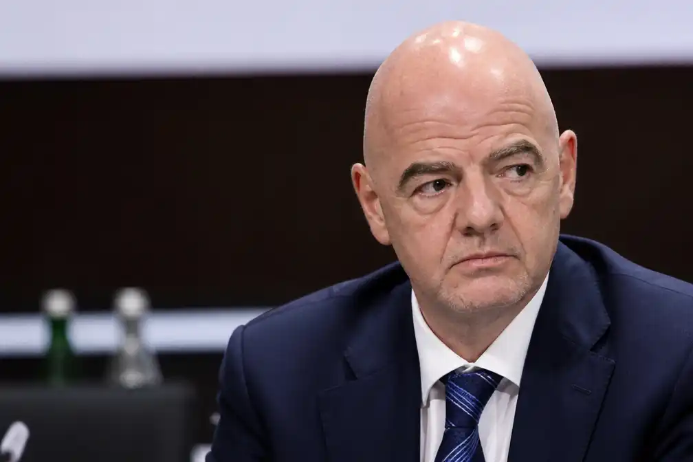 UEFA bereidt strafrechtelijke procedures voor tegen FIFA-voorzitter Infantino om WK-rechten
