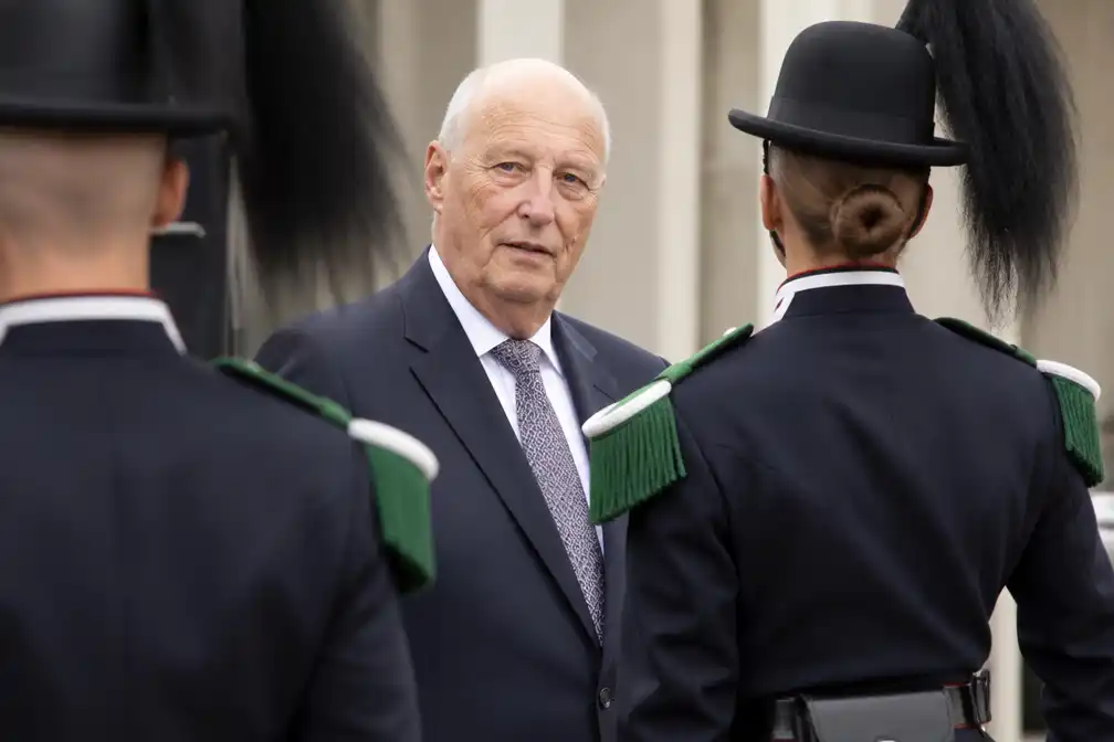 Noorse Koninklijke Garde schrapt taptoe om gezondheid koning Harald