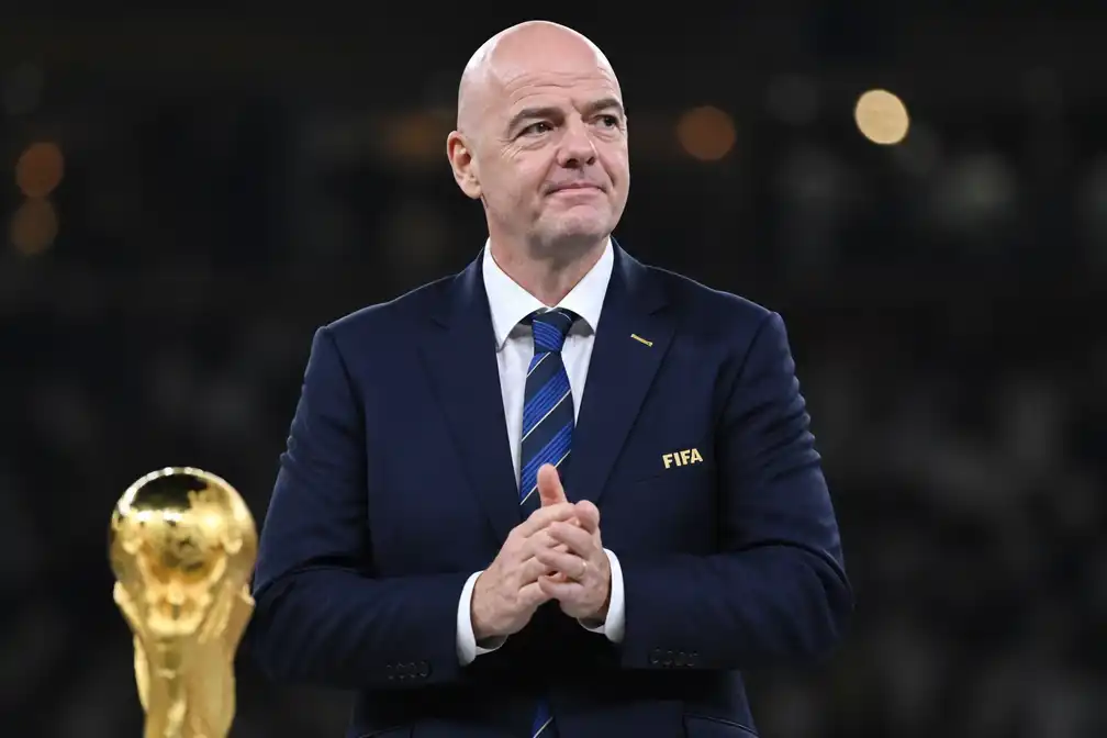 UEFA bereidt strafrechtelijke stappen voor tegen FIFA-baas Infantino
