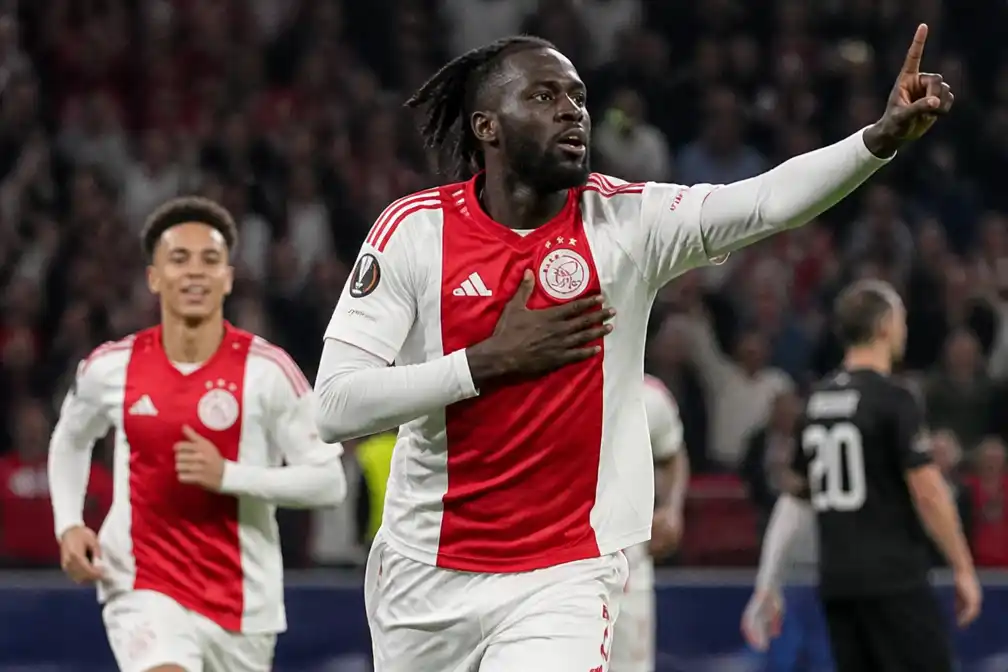 Huurling Arokodare verdringt bij Ajax aankoop van 20 miljoen uit de basis