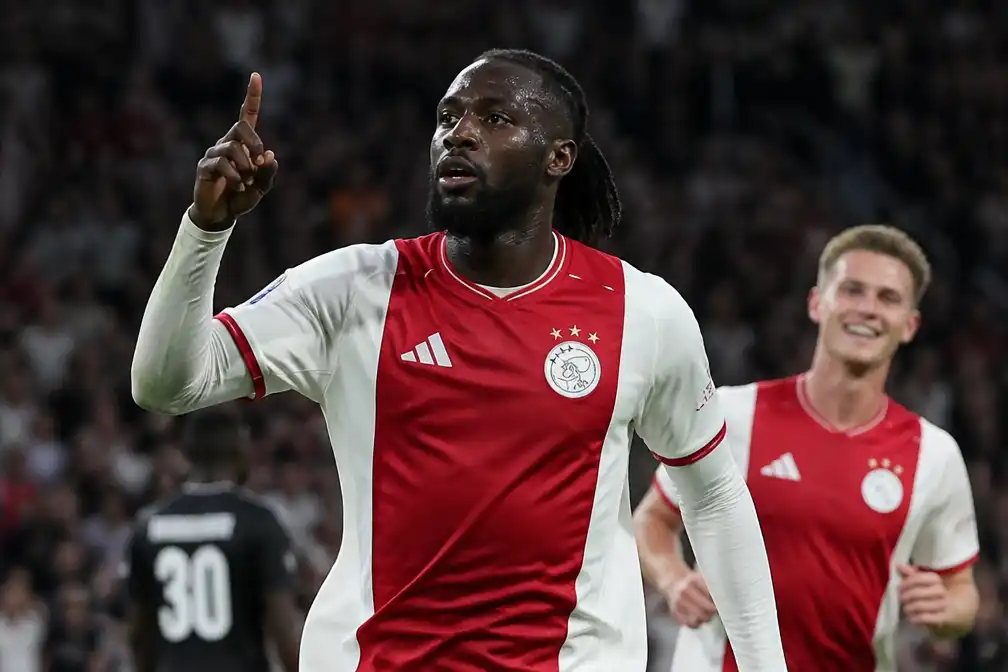 Tolu Arokodare op weg cultheld te worden bij Ajax na twee goals tegen FC Sion