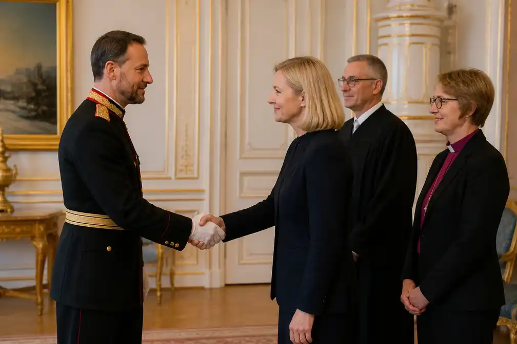Koning Haakon van Noorwegen leidt eerste audiënties als koning