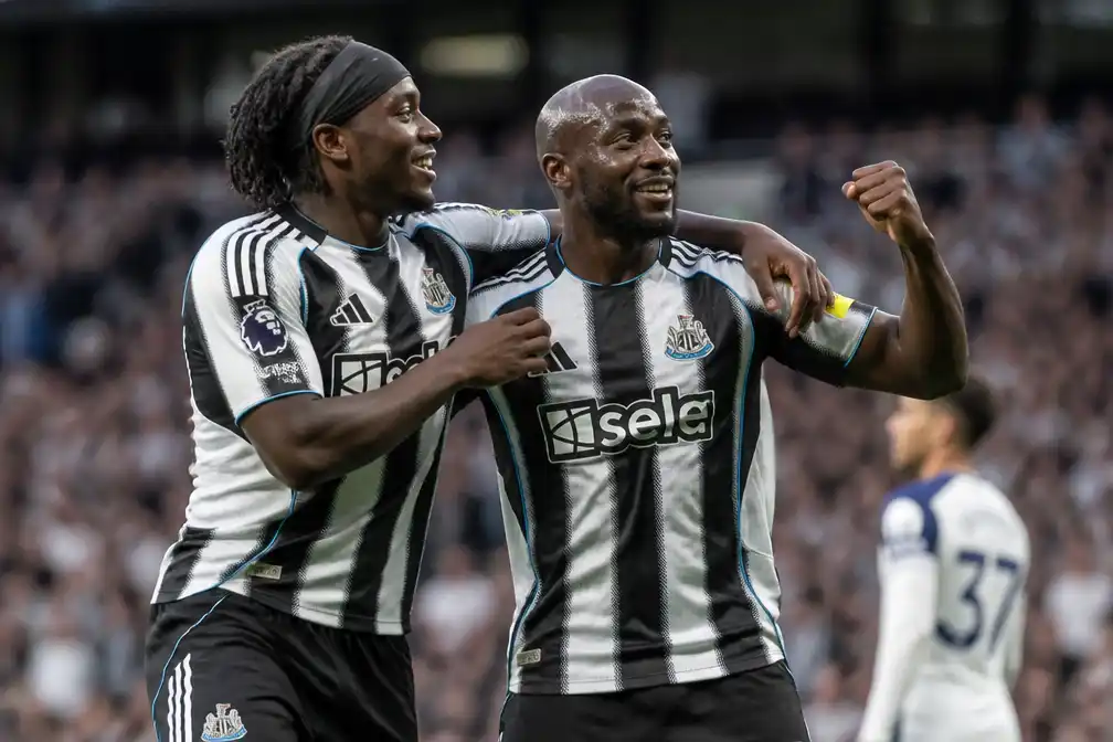 Elanga en Wissa bezorgen Newcastle zege op Tottenham