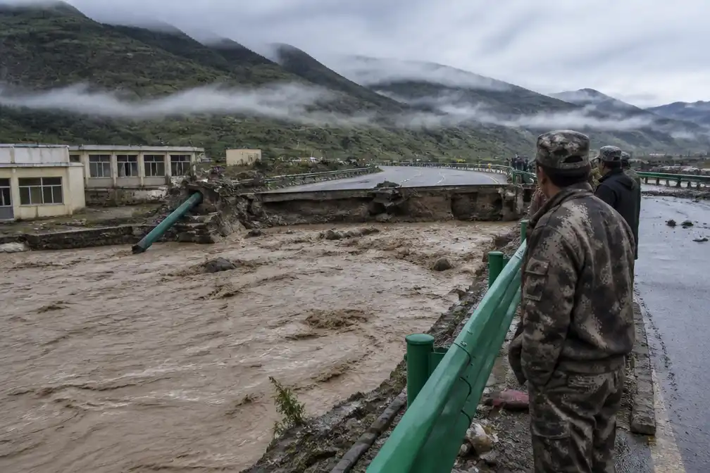 Dodental overstromingen Tibet-Nepal stijgt naar zestien, 546 vermist