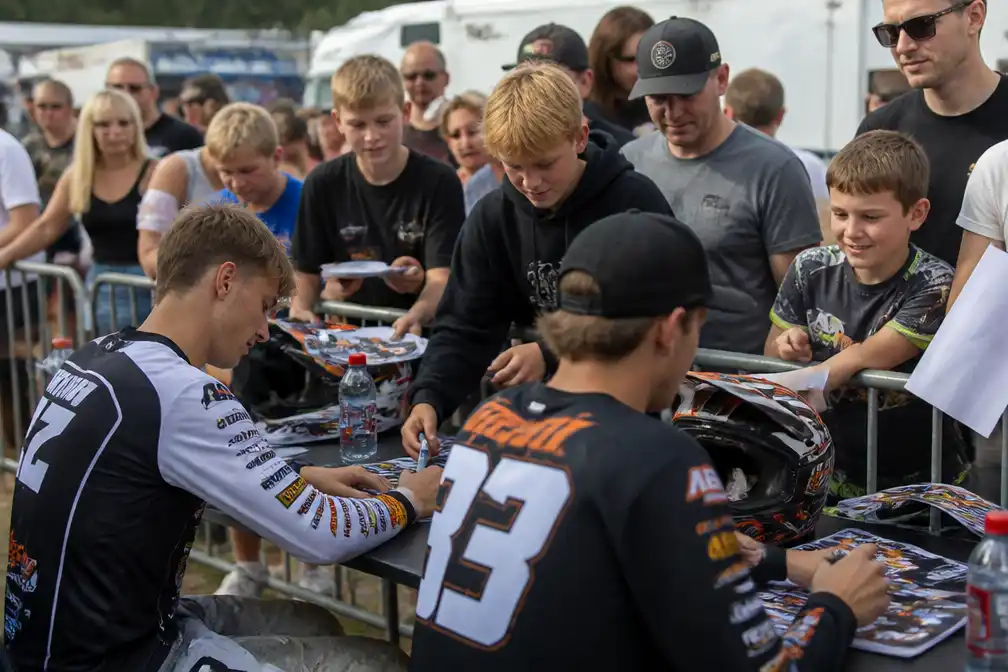 Brabantse MX2-rijders Smulders en Karssemakers blijven populair ondanks tegenslagen