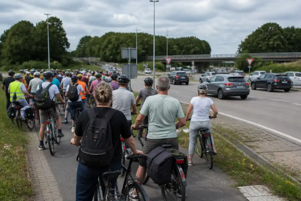 Meer dan 500 fietsers vragen 'Brug voor Bea' in Herent