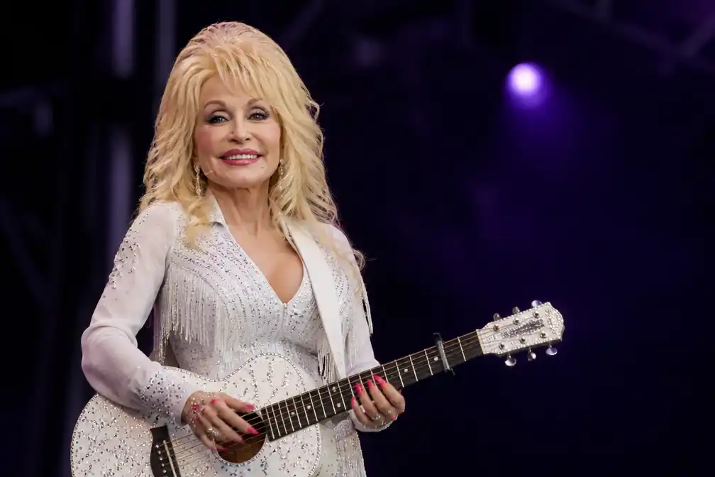 DOLLYFEST omgedoopt tot eerbetoon aan overleden Dolly Parton, in 2027 in Nashville en Londen