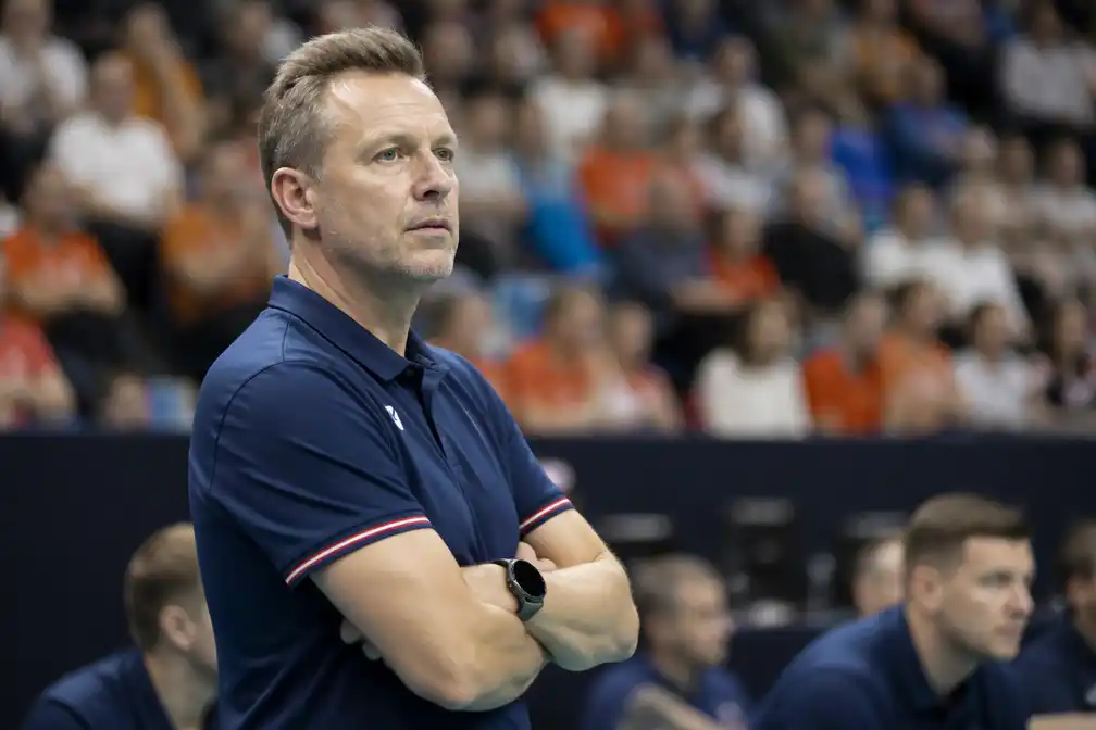 Banks twee jaar langer bondscoach Nederlandse volleyballers