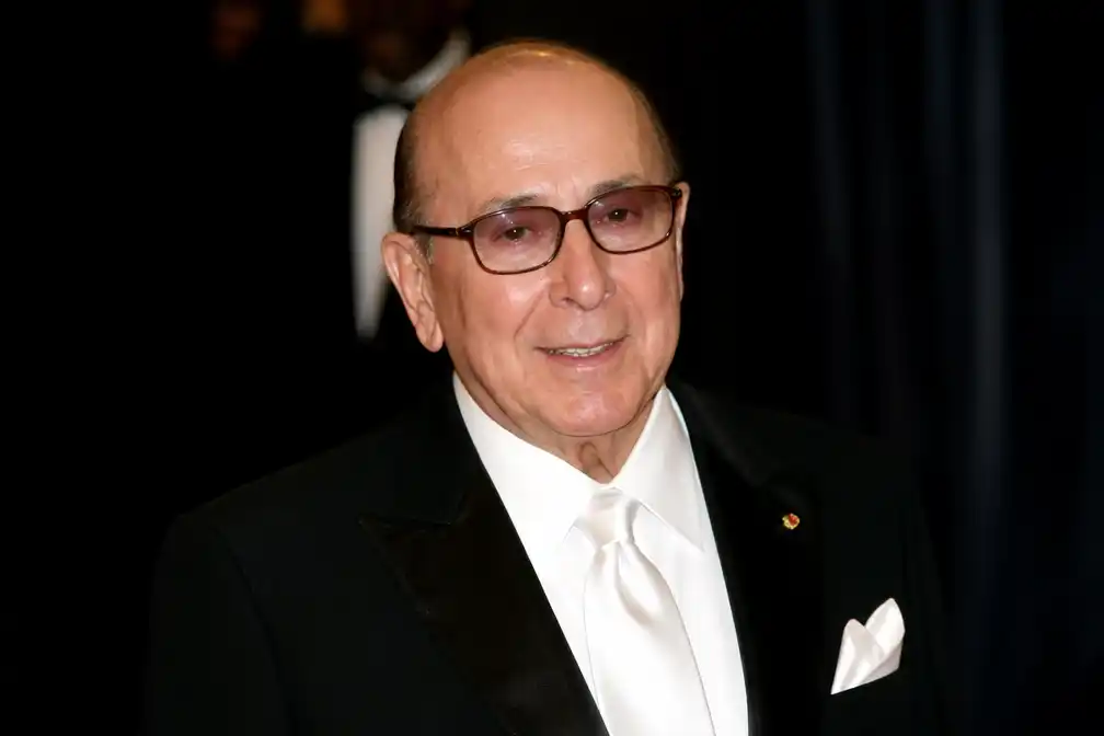 Muziekproducent Clive Davis (94) overleden in New York