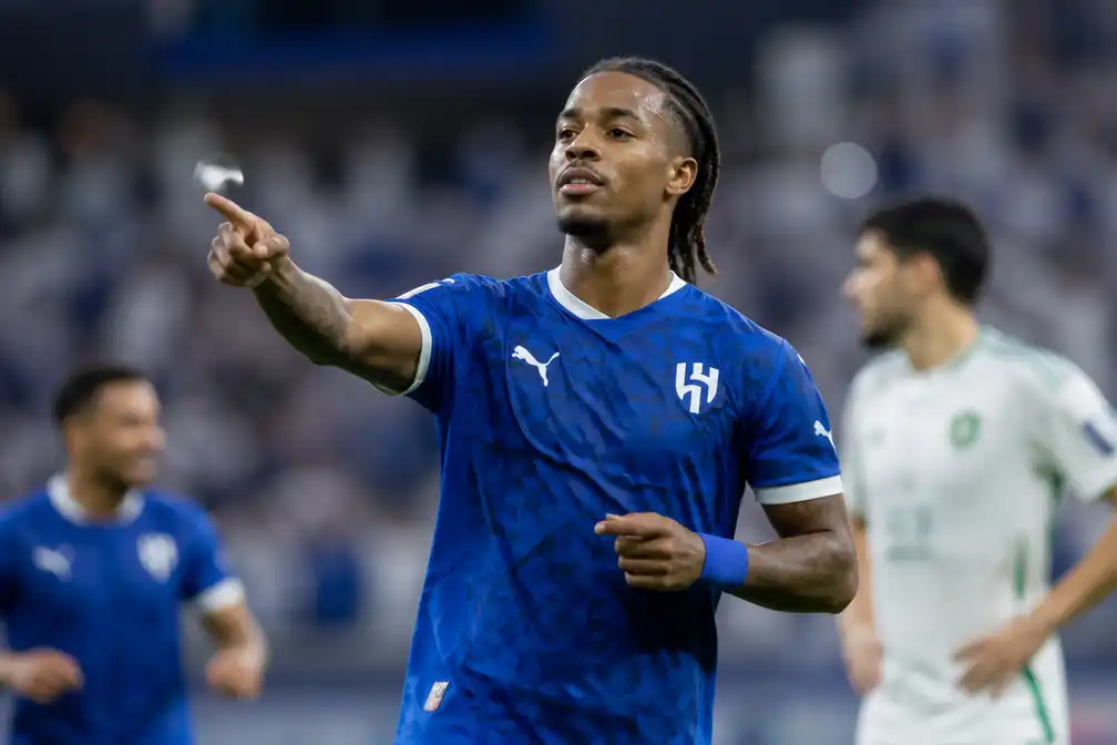 Summerville scoort opnieuw bij ruime zege Al-Hilal op Al-Ahli