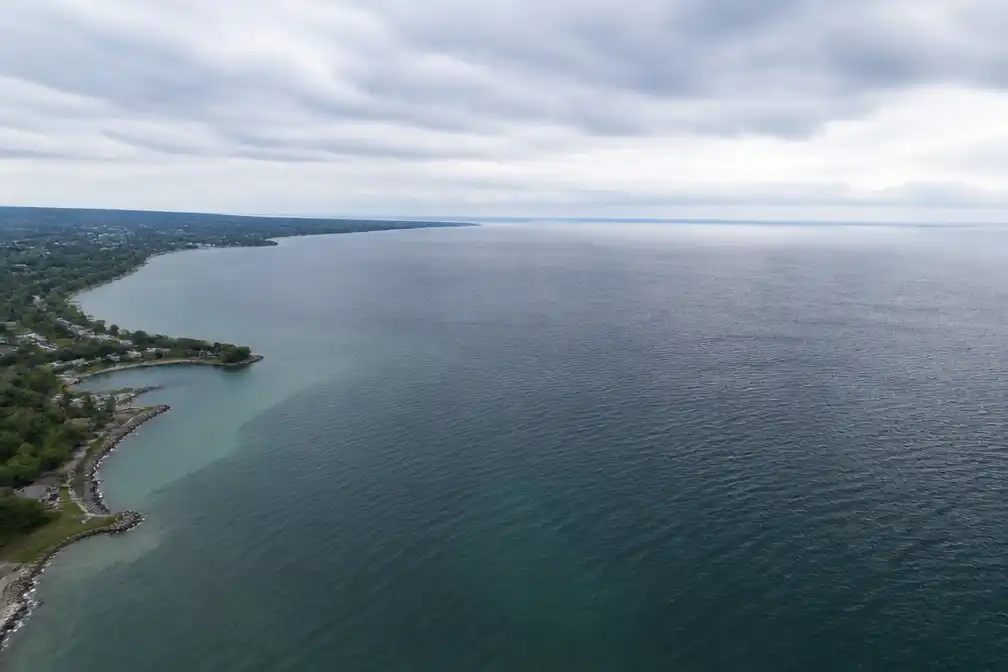 Meeste Amerikanen tegen hernoemen Lake Ontario door Trump, blijkt uit peiling