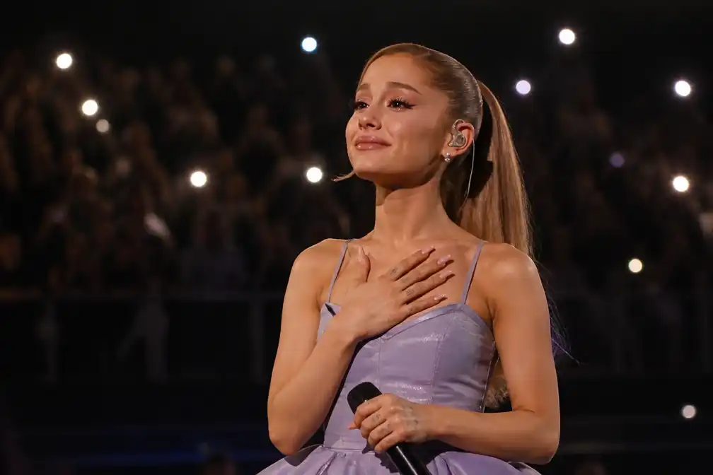 Ariana Grande geeft laatste concert voor tijdelijke terugtrekking uit publieke leven