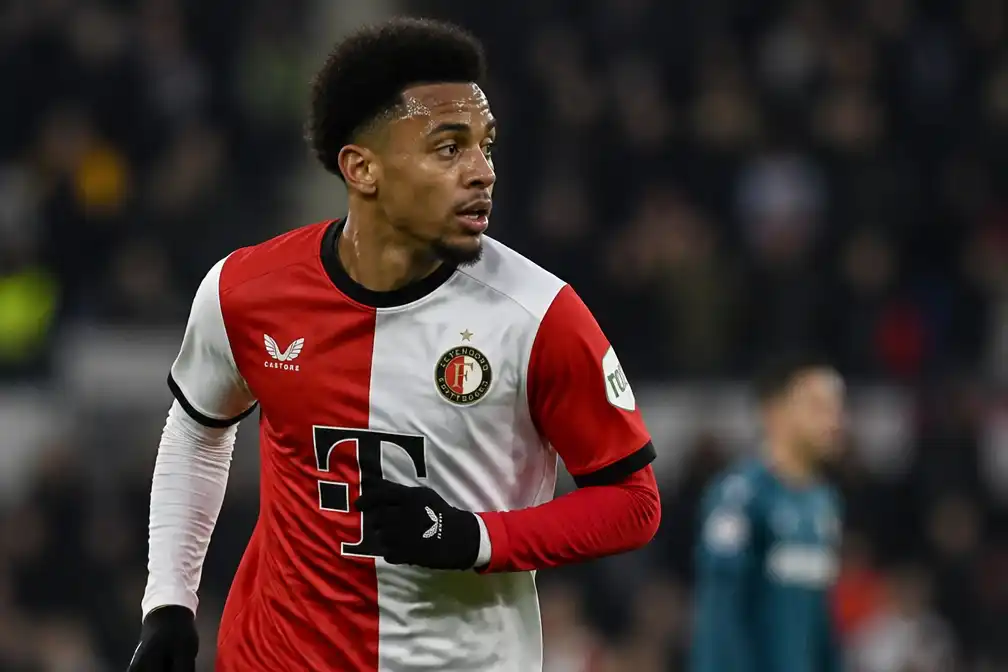 Feyenoord hoopt transfervrije oud-huurling Reiss Nelson aan te trekken
