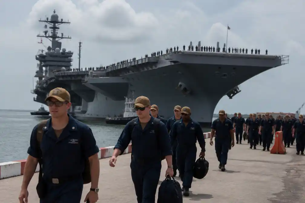 Amerikaans vliegdekschip USS Abraham Lincoln met 5.000 militairen meer aan in Pattaya