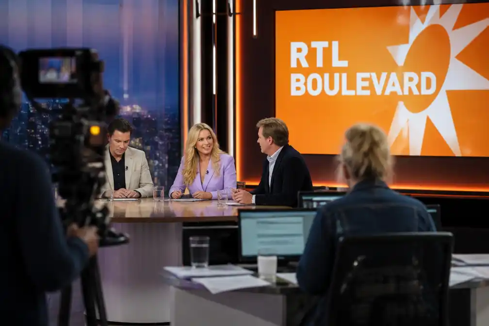 Woordgrapjes RTL Boulevard nog altijd een hit, redactie bekroont beste tekst met tegeltje