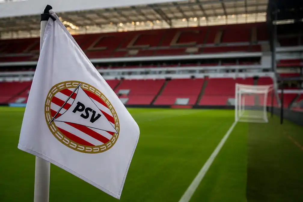 PSV bereikt akkoord met Celtic over 19-jarige Van den Berg