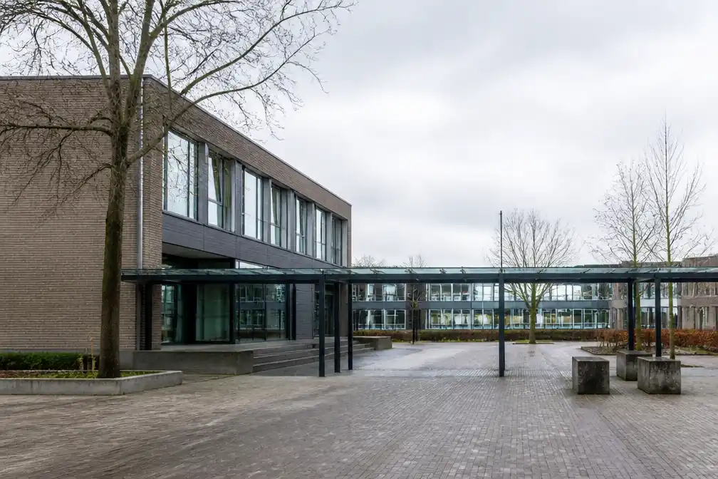 Stedelijk Kottenpark Enschede stuurt twee leraren per direct weg