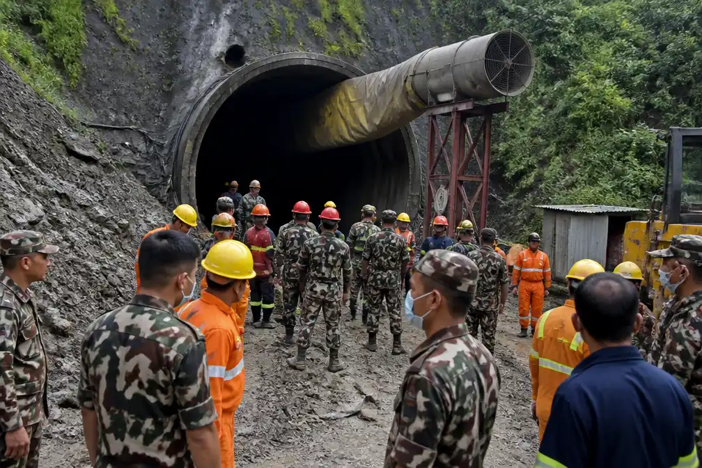 Twee personen levend gered uit tunnel in Nepal negen dagen na overstromingen