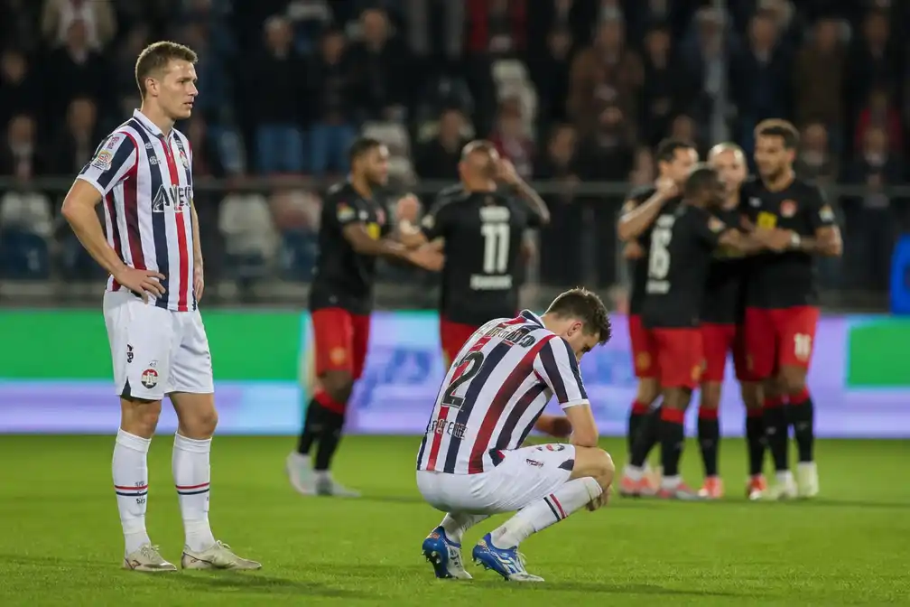 Willem II lijdt thuis pijnlijke 3-0 nederlaag tegen Excelsior in Eredivisie