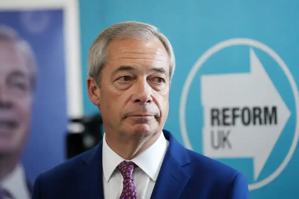 Nigel Farage ontkent goedkeuring illegale giften na vertrek medewerkers