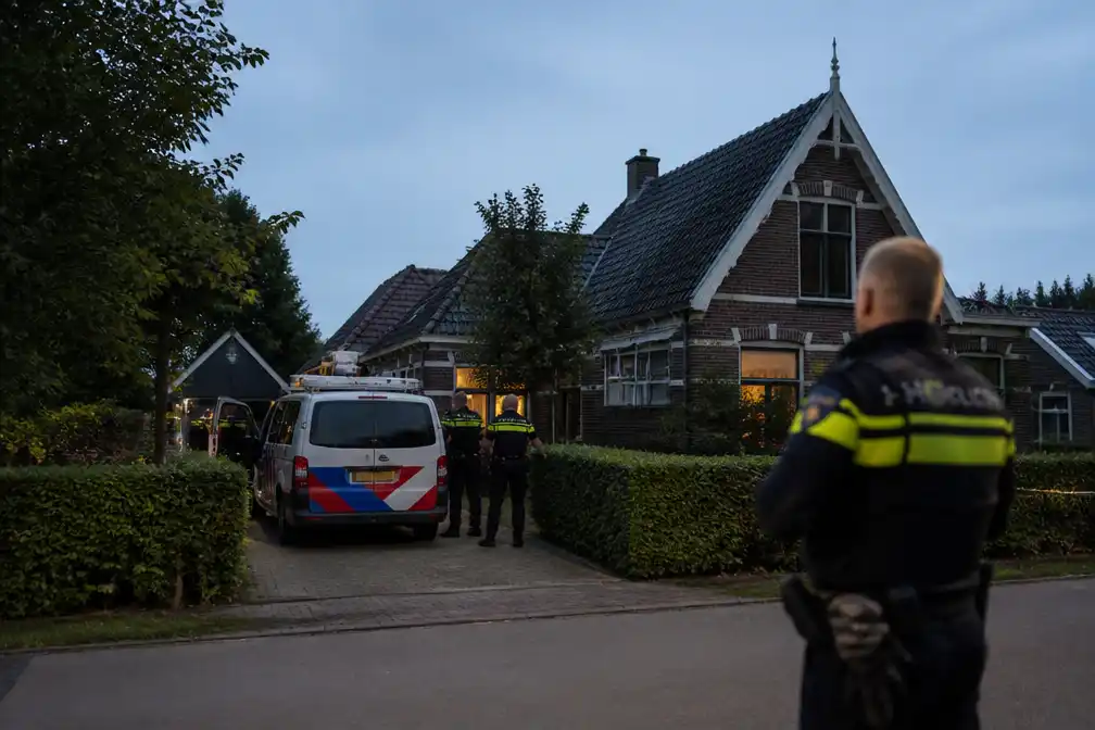 Lichaam van 65-jarige vrouw gevonden in woning Middenbeemster; man (29) opgepakt