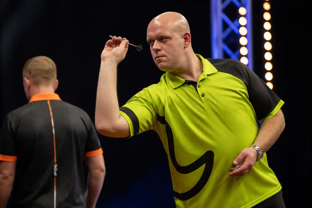 Van Gerwen klopt Nijman en haalt kwartfinale Czech Darts Open, Noppert ook door