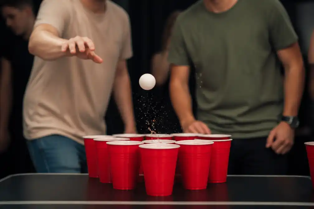 Twee Zwollenaren winnen Belgische titel beerpong in Lichtervelde