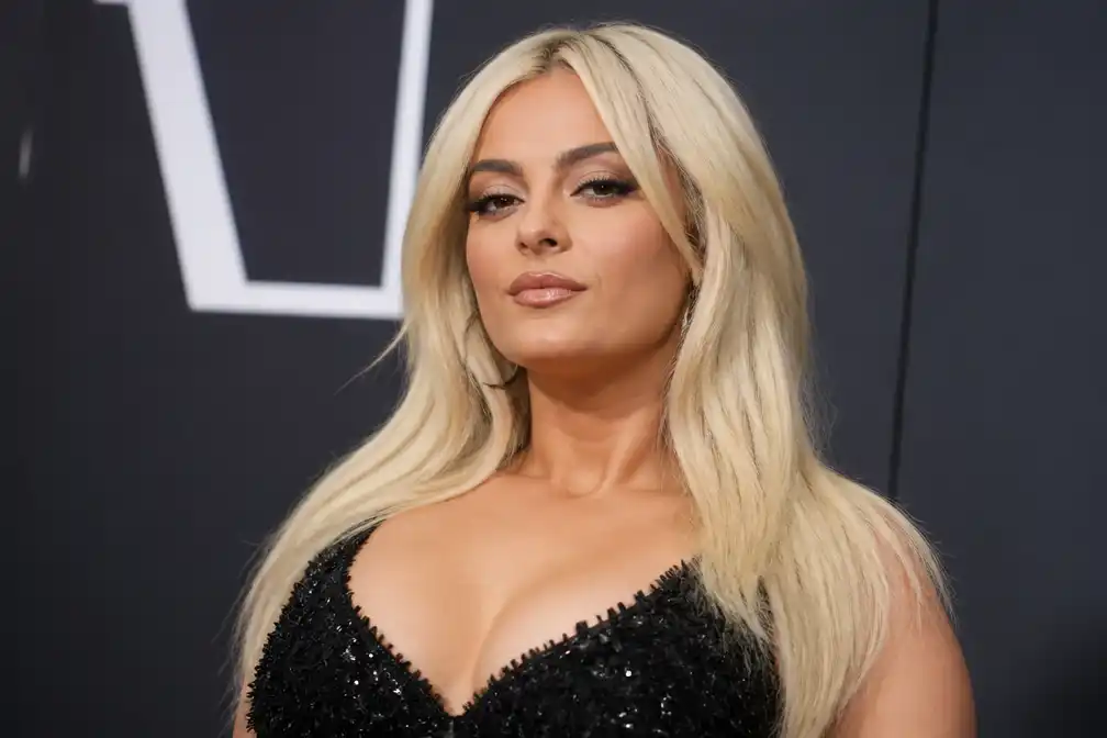 Bebe Rexha hekelt aanhoudende opmerkingen over haar 'enorme borsten' in X-bericht