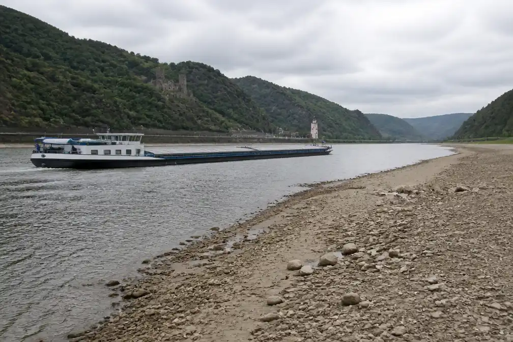 Waterstanden Rijn in Duitsland zakken opnieuw door aanhoudende droogte