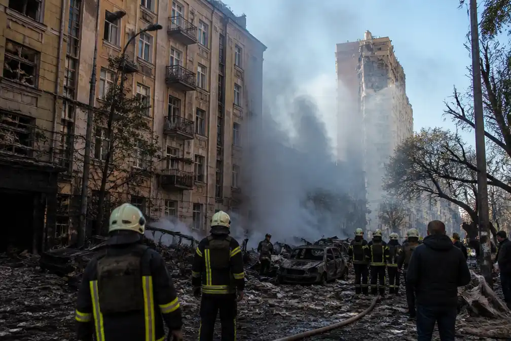 Rusland hervat aanvallen op Kyiv na vertrek Amerikaanse gezanten