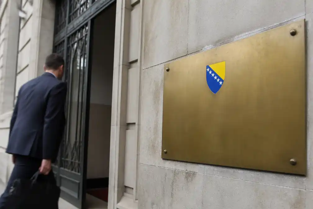 Bosnië zet twee Servische diplomaten uit om bijwonen uitvaart Mladić
