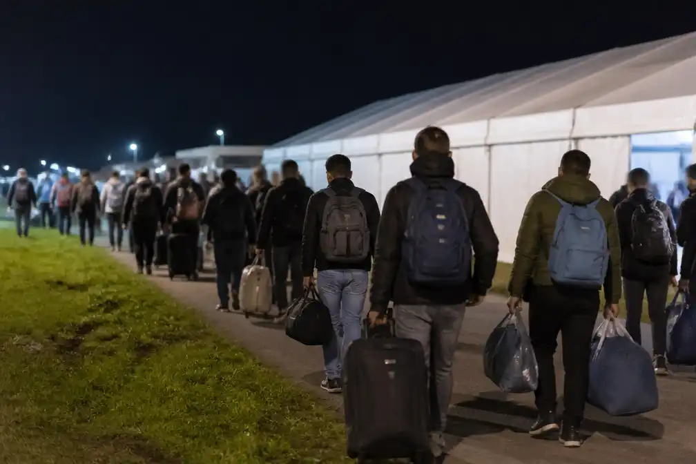 Veel asielzoekers van Ter Apel naar noodnachtopvang gebracht